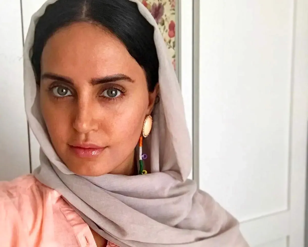 جشن تولد عجیب الناز شاکردوست با لباس اندامی کنار خانه آتش گرفته!/ عکس