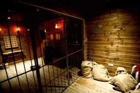 توصیه عجیب به دخترخانم‌ها برای رفتن به اتاق‌ فرار!