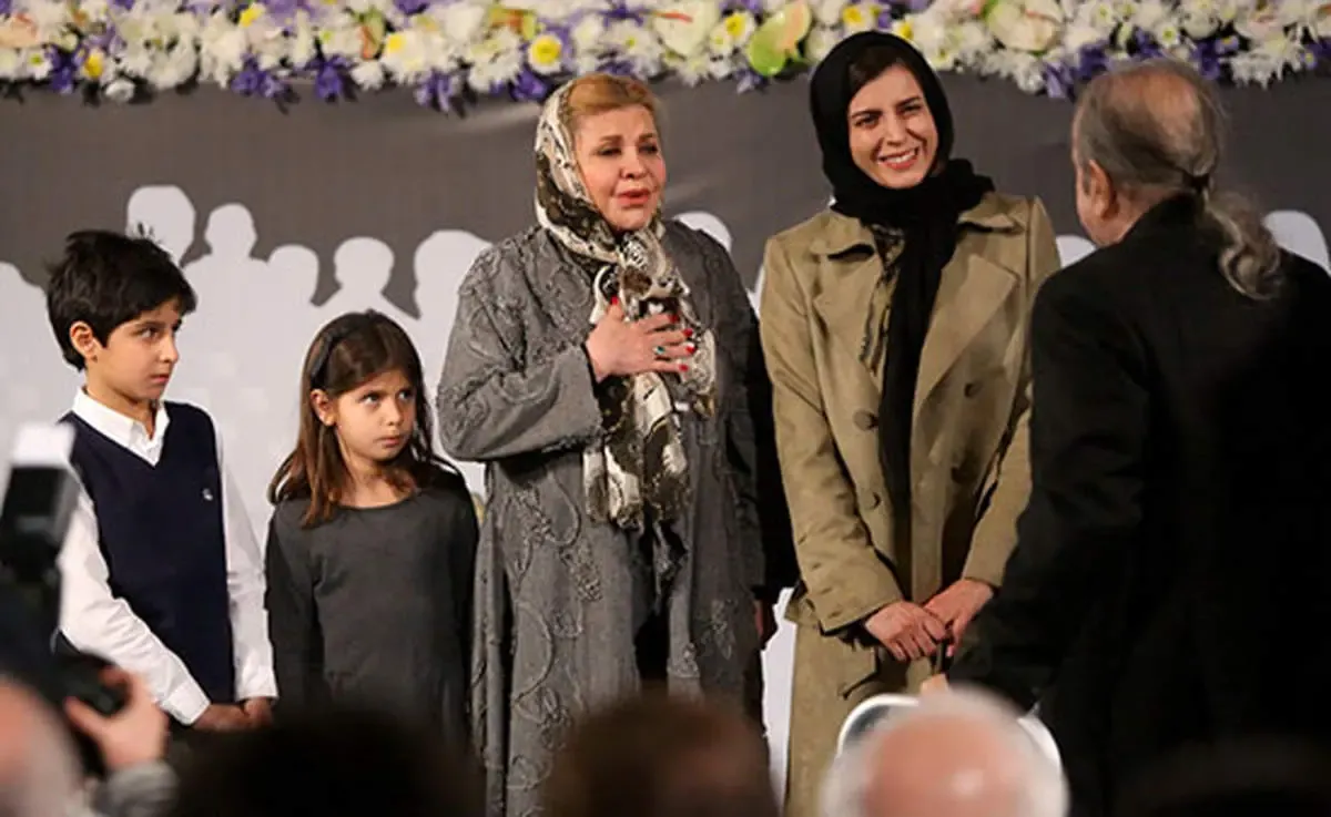 تصاویری جالب از زری خوشکام با دامادش علی مصفا و شب عروسی اش/ ببینید