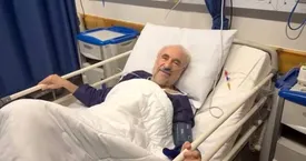 راز و نیاز سیدمحمد خاتمی روی تخت بیمارستان/عکس