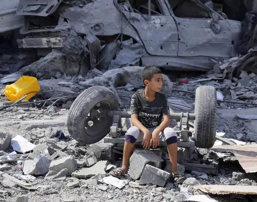 چرا کودکان غزه نامشان را روی دستشان می‌نویسند؟/ فیلم