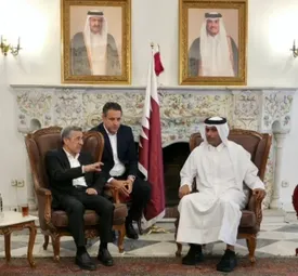 احمدی نژاد در سفارت قطر در تهران