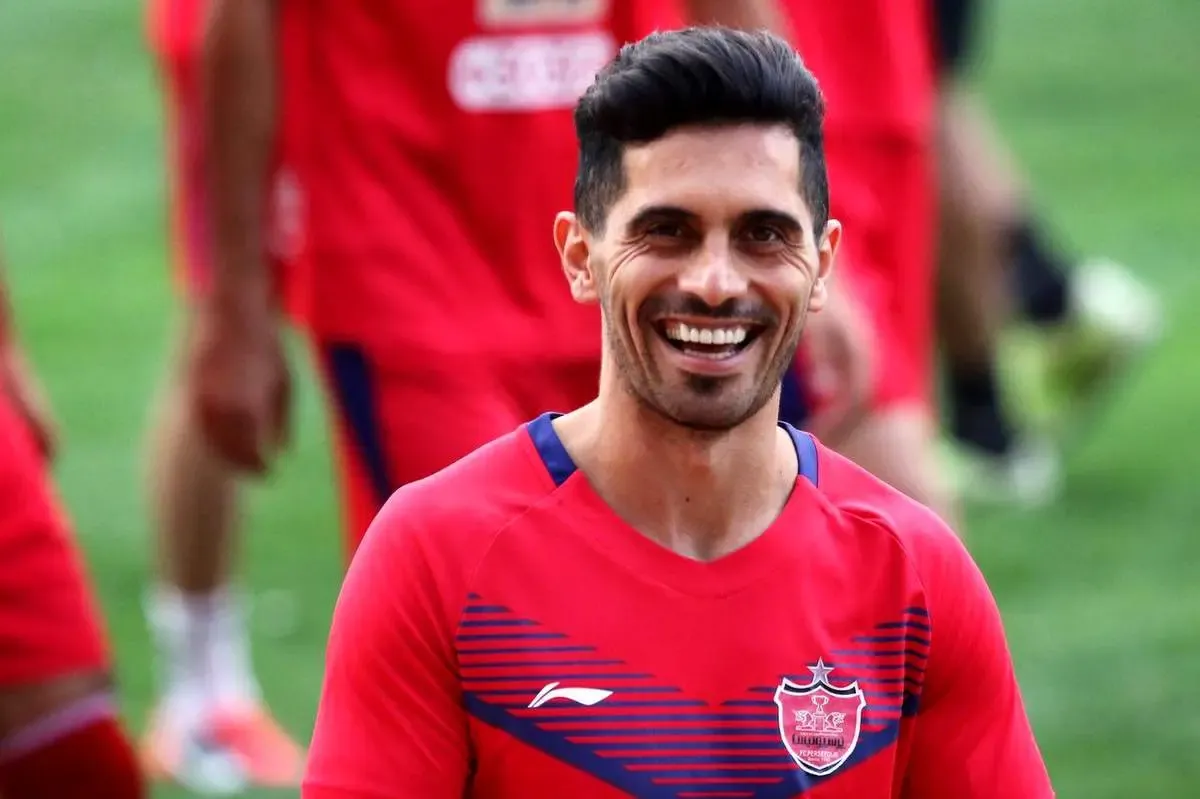 وضعیت بلاتکلیف کاپیتان پرسپولیس | عالیشاه از قرمزها جدا می‌شود؟