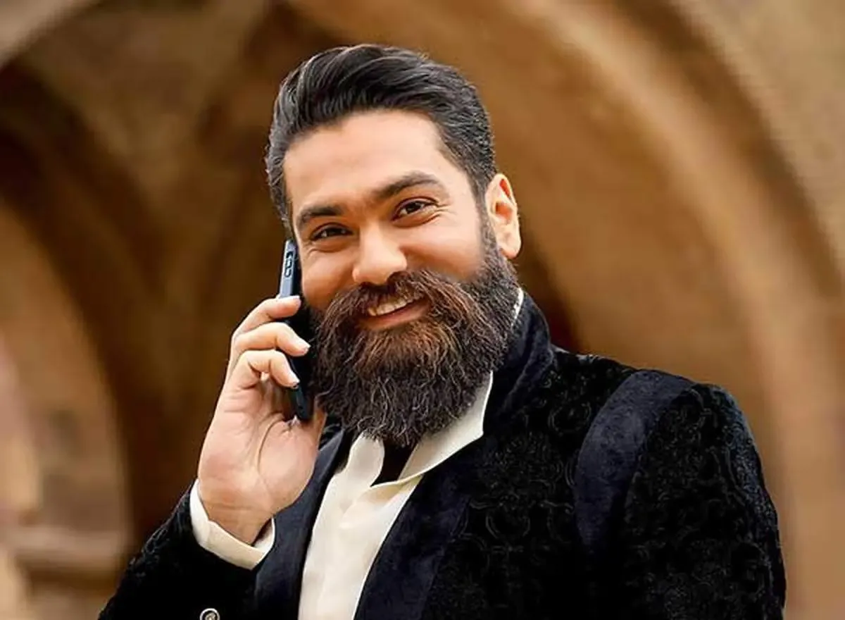 ببینید | استقبال جالب از علی زند وکیلی در یک مهمانی