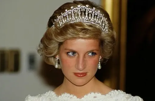 ببینید | حراج بلوز ساده پرنسس دایانا به قیمت نجومی