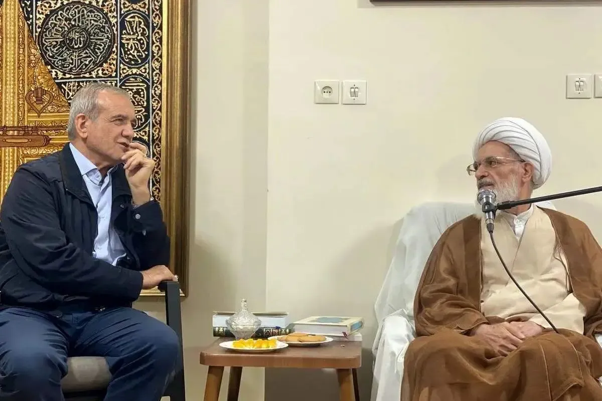 آیت الله بیات زنجانی در دیدار با پزشکیان/  عهدتان با مردم احیای قانون و احیای آزادی باشد.