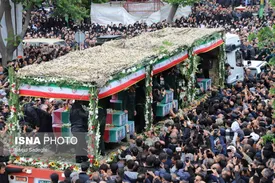 بدرقه پیکر شهدای سانحه بالگرد از سوی مردم تبریز