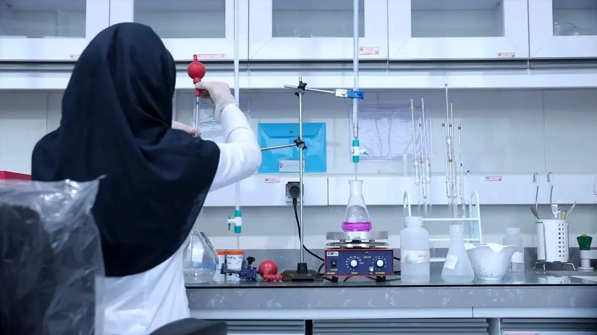 از دانشجویان خواسته شد تا برای اثاث کشی خانه استاد کمک کنند