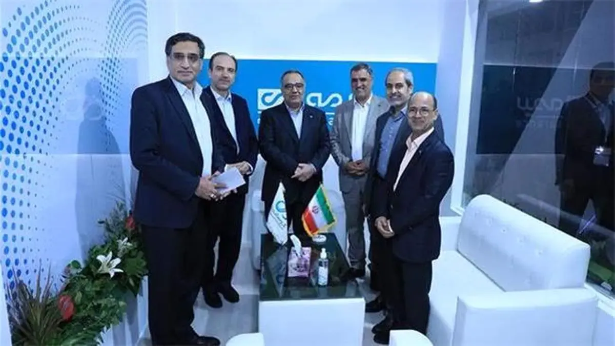 بازدید رئیس کل بیمه مرکزی از غرفه بانک دی در کیش اینوکس ۲۰۲۲