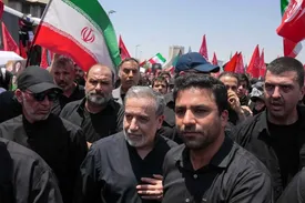 حضور وزیر خارجه در مراسم تشییع رهبر شهید/ عکس