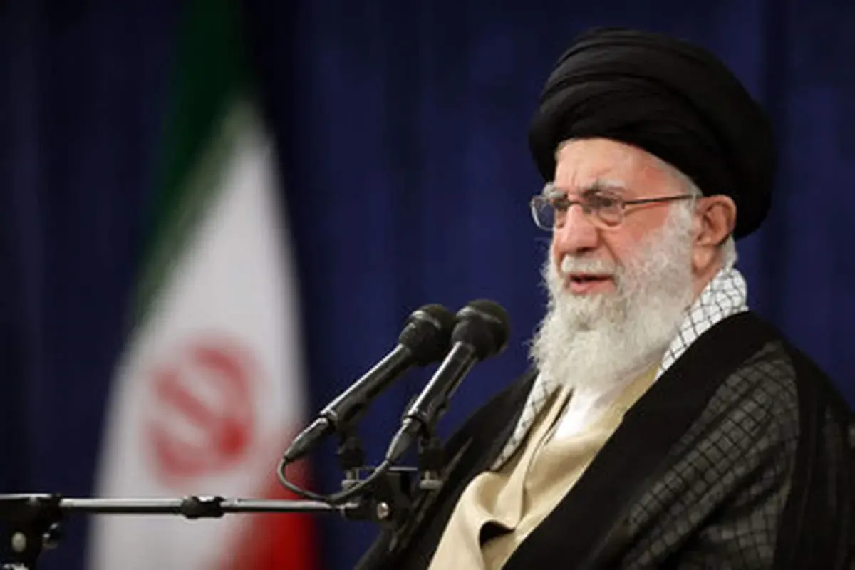 عکس های دیده نشده از جوانی رهبر انقلاب با پوشش متفاوت +عکس