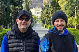 چهره خندان جواد عزتی در پشتصحنه «زخم کاری 3»/ عکس