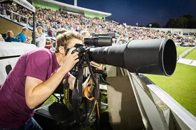 تبریک ورزشی‌ها به عکاسان برای یک روز خاص در سال