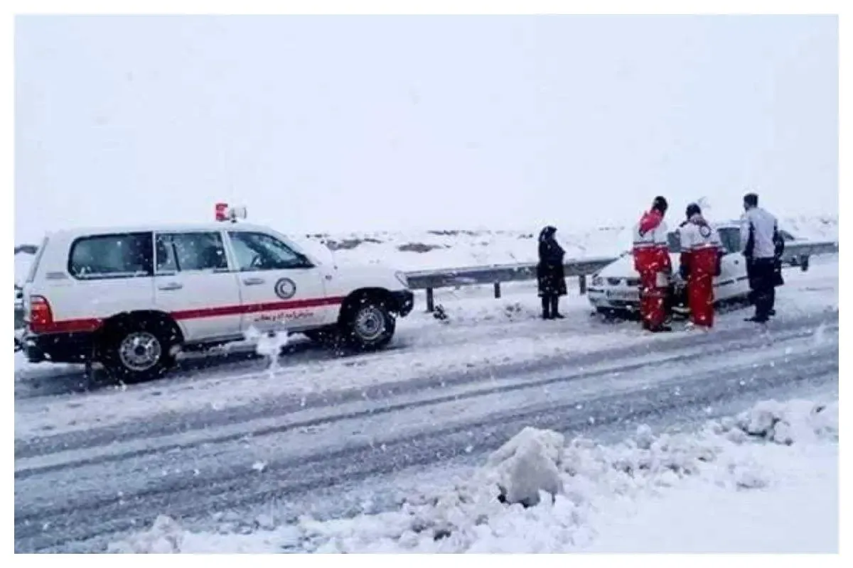 بارش برف ۲ مسیر را مسدود کرد/ مسافران بخوانند