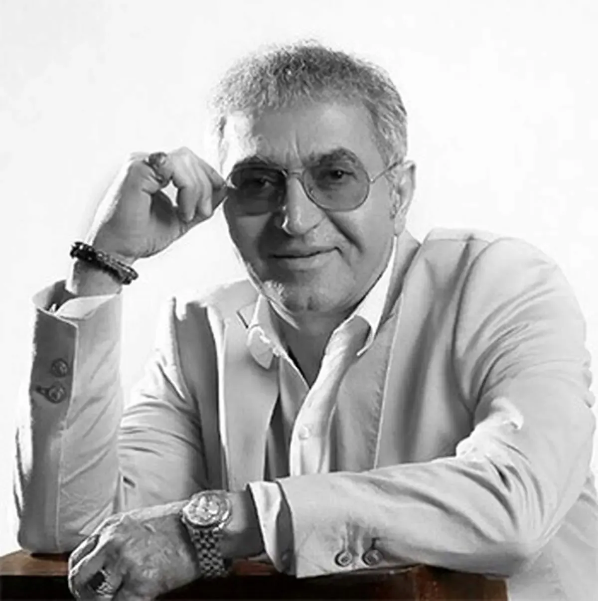 توصیه یک خواننده پاپ به معین : میخواهی نخوانی، بیا!