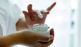 هرگز این کرمهای مرطوبکننده و آبرسان را به صورتتان نزنید +اسامی