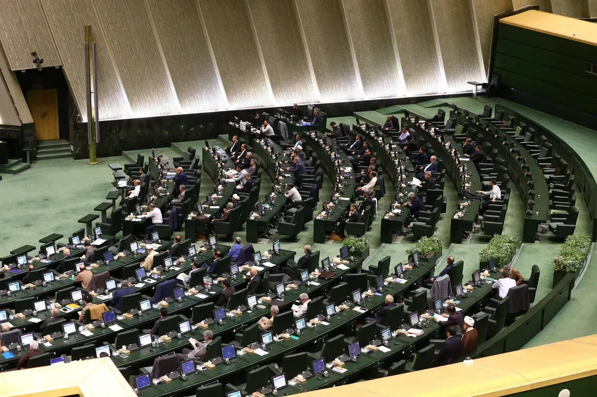 کاهش ساعت کاری و تعطیلی پنجشنبه ها به کجا رسید؟