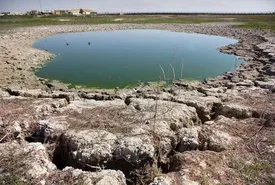 سراب نیلوفر به‌طور کامل خشک شد