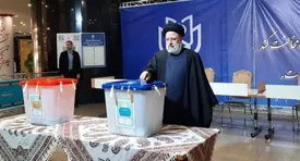 رئیسی رأی خود را به صندوق انداخت