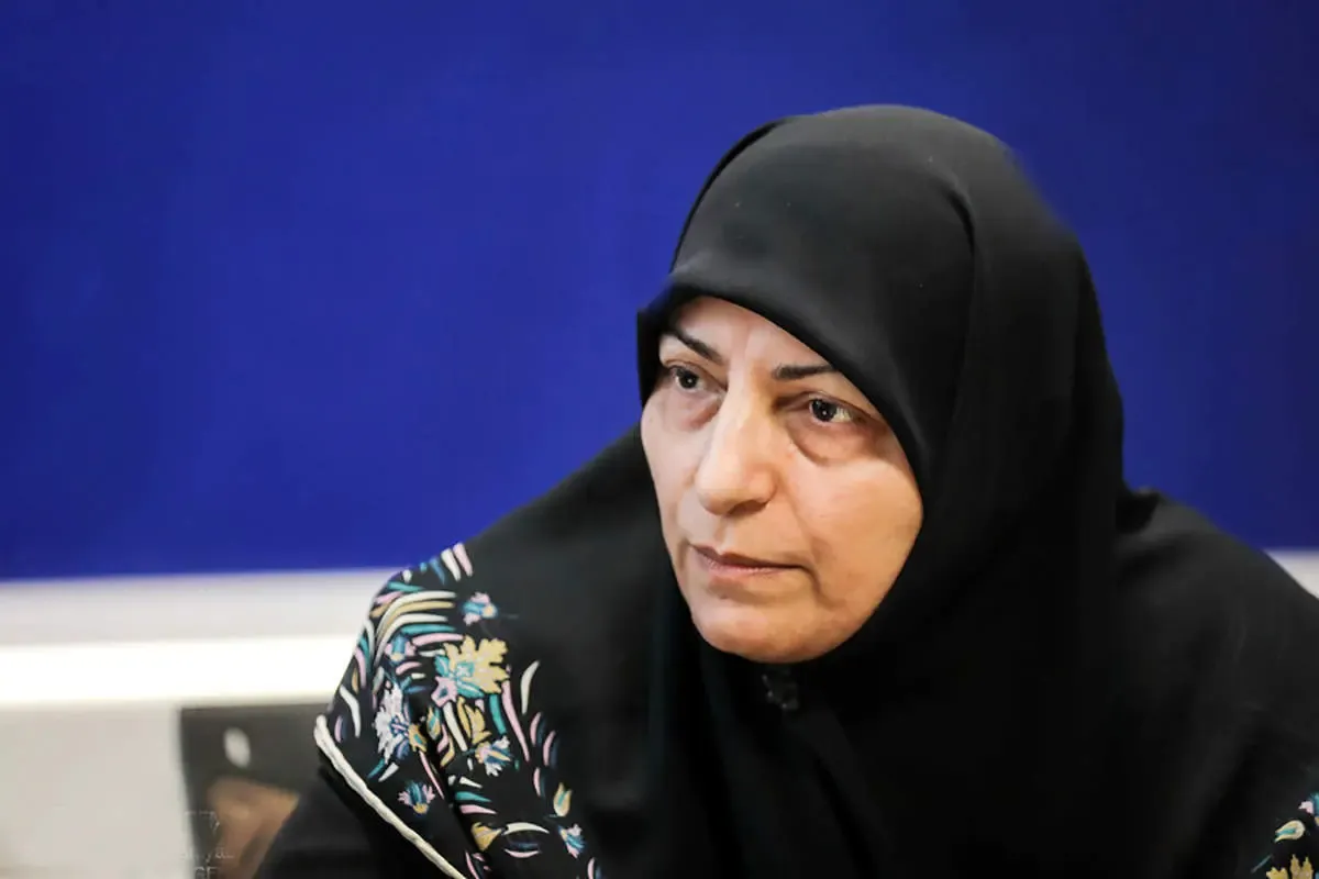 حوزه زنان مغز متفکر ندارد/پست‌های دولتی زنان نمایشی هستند!