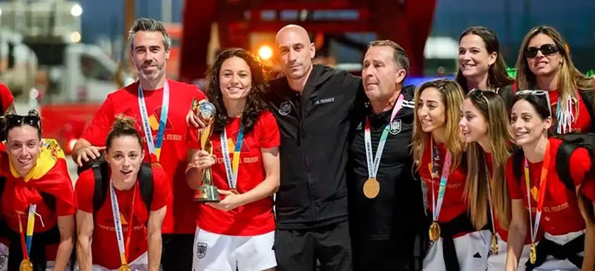 ۲ سال و ۶ ماه زندان به خاطر شادی جنجالی در جشن قهرمانی