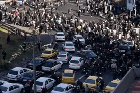 سس خرسی در تجمع مردم تهران خبرساز شد!/ ببینید