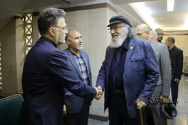 داریوش ارجمند در مراسم ختم سیاسی