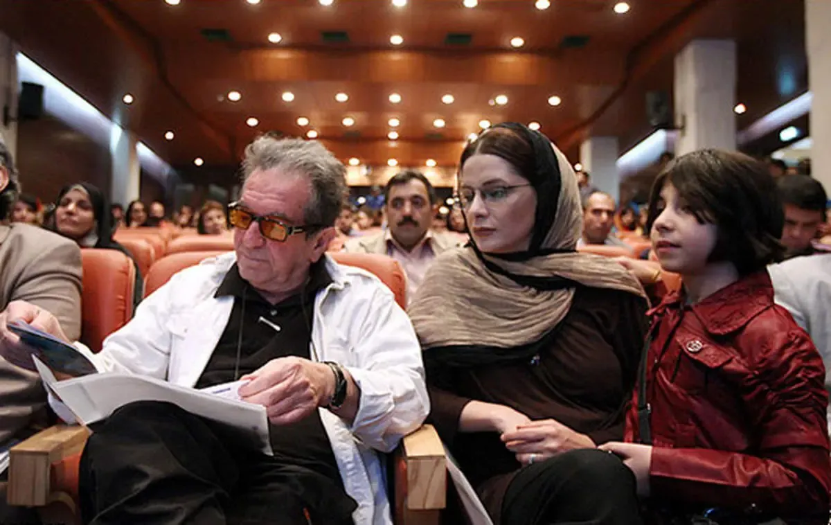 واکنش مونا مهرجویی به رای پرونده قتل پدر و مادرش/ عکس