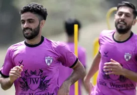 حمله هوادار به دروازه پرسپولیس با 3 استقلالی