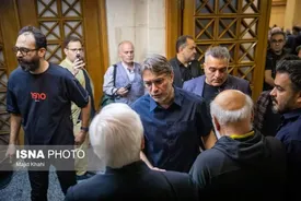 2بازیگر زن با کله تراشیده در مراسم یادبود رضا داوودنژاد/ تصاویر