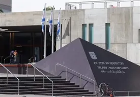 نتانیاهو در یک دژ محاکمه می شود