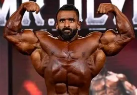 تیپ جدید هادی چوپان برای تبریک سال نو / فیلم