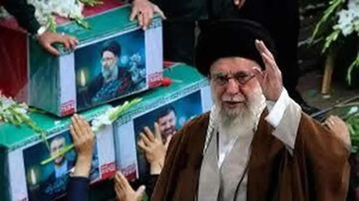 دلجویی رهبر انقلاب از فرزندان شهیدان حادثه بالگرد/عکس