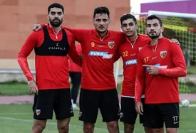 علی کریمی خط خورد