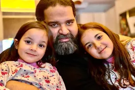 ببینید | همخوانی دیدنی خواننده پرطرفدار با دخترش وسط کنسرت