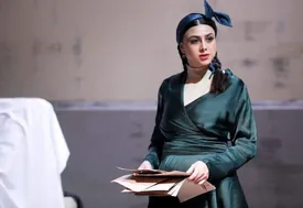 انتقاد وکیل آزاده صمدی از حکم دادگاه موکلش | دادگاه جای صدور بیانیه عقیدتی نیست