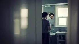 از گوشی همراه خود در سرویس بهداشتی استفاده نکنید !