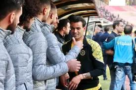 برخورد عجیب آل کثیر و عالیشاه روی نیمکت قبل از باخت قرمزها