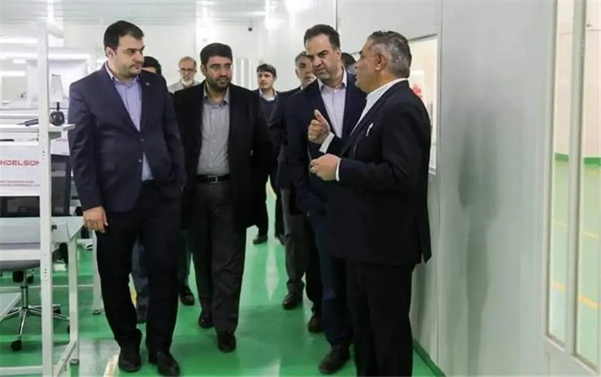 بازدید معاون فناوری و نوآوری وزارت ارتباطات از واحدهای تولیدی در منطقه ویژه اقتصادی پیام