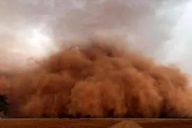 ببینید | طوفان شن وحشتناک در سرخس | قطارها از حرکت ایستادند