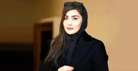 ژستهای قرتی مریم معصومی در یک مراسم