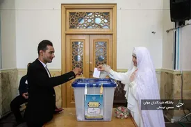 عروس و داماد قمی پای صندوق رای/ تصاویر