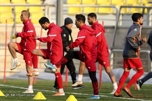 ببینید | تماشاگر خاص بازی پرسپولیس با حجاب کامل