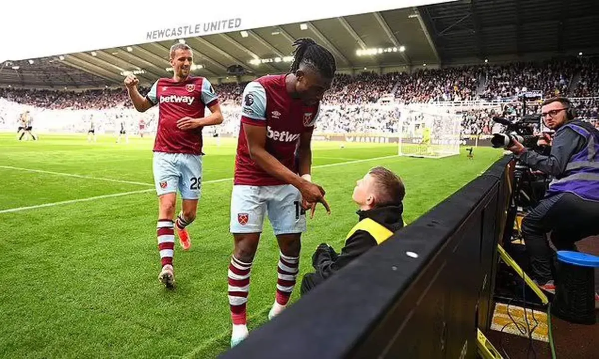 توپ‌جمع‌کن نگذاشت گلزن خوشحالی کند!