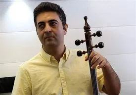 خواننده‌ای که پلی‌بک می‌کند توانایی اجرای زنده ندارد| برخی نوازندگان کنسرت‌های پاپ روی استیج دکور هستند!