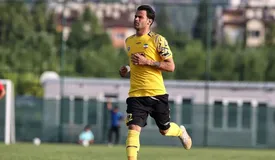 یک شماره خاص بر تن عیسی آلکثیر در سپاهان