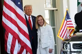 ترامپ: دنبال تصرف سرزمین یا صنایع ایران نیستیم