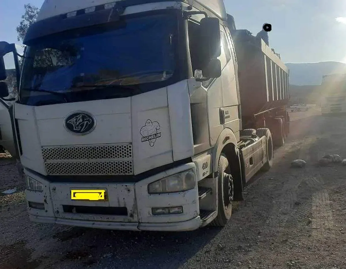 این کامیون ۸۰۰ کیلو حشیش و تریاک جابه جا می کرد!