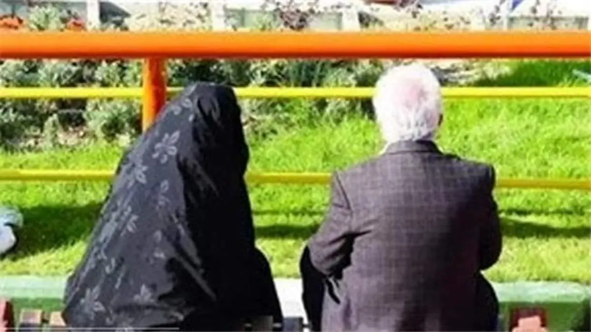 بازنشستگان کارگری در معرض سقوط به زیر خط فقر مطلق/ فاصله مزدی کارمندان و کارگران زیاد است