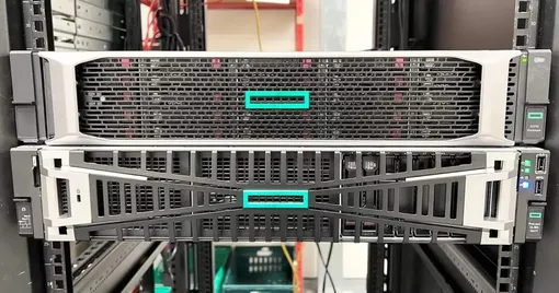 راهنمای جامع انتخاب و پیکربندی سخت‌افزاری سرورهای HPE ProLiant